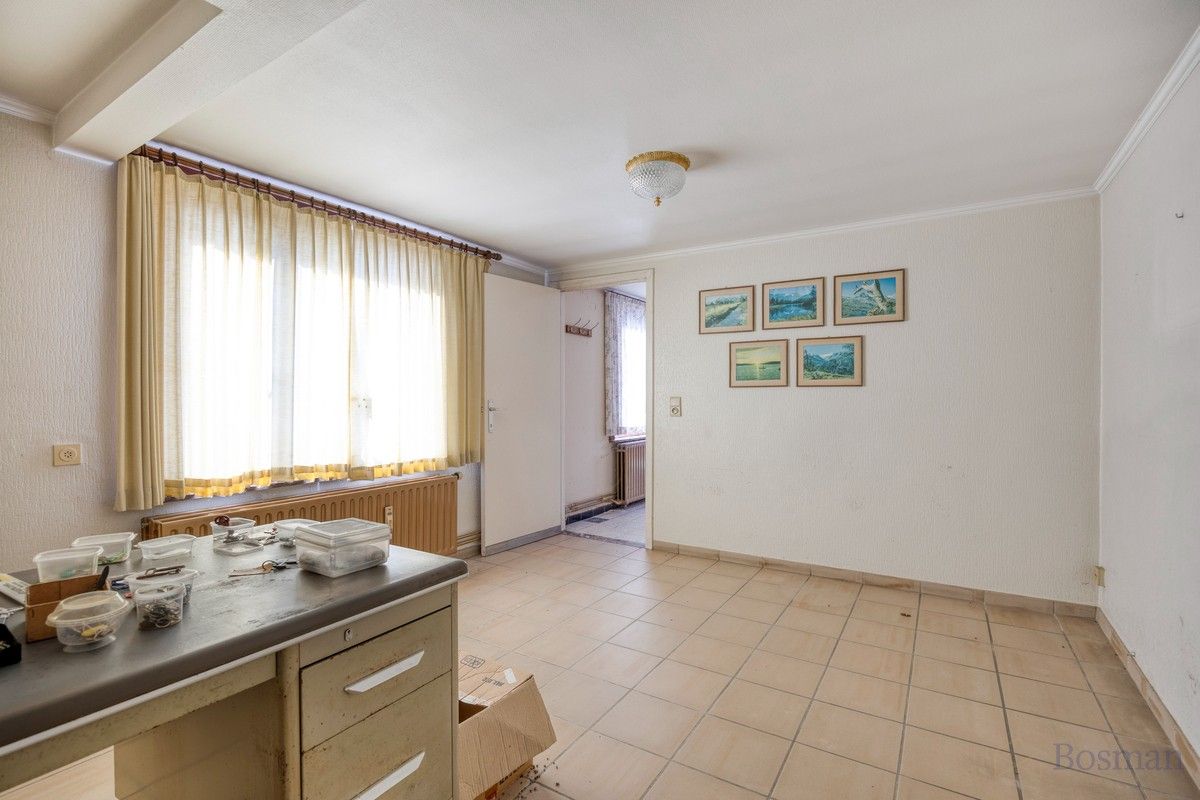 Te renoveren woning met 5 garageboxen te koop in Ham foto 27