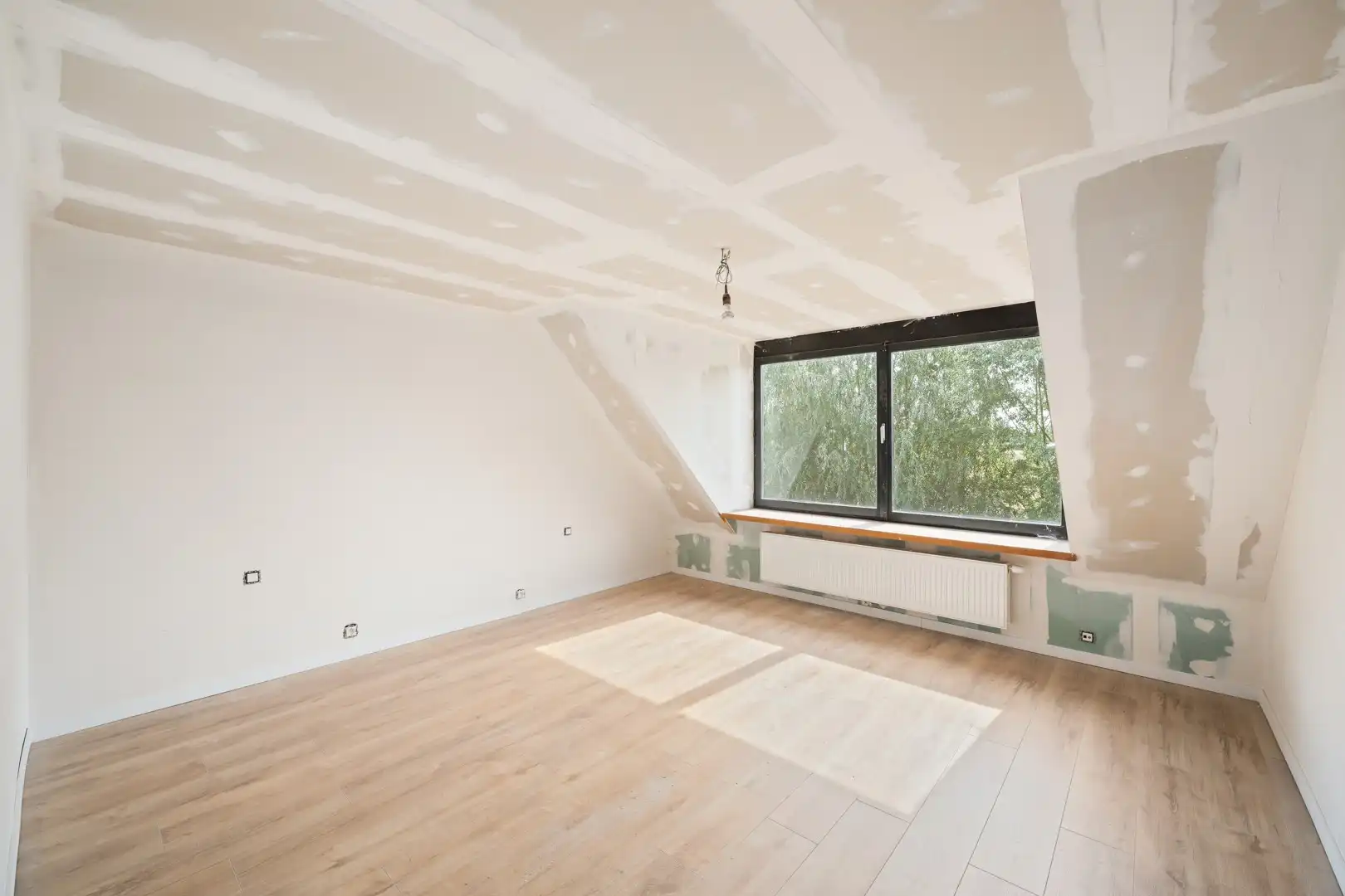 Ruime halfopen woning met 5 slaapkamers, grote tuin en prachtig open zicht in Lapscheure. foto 15