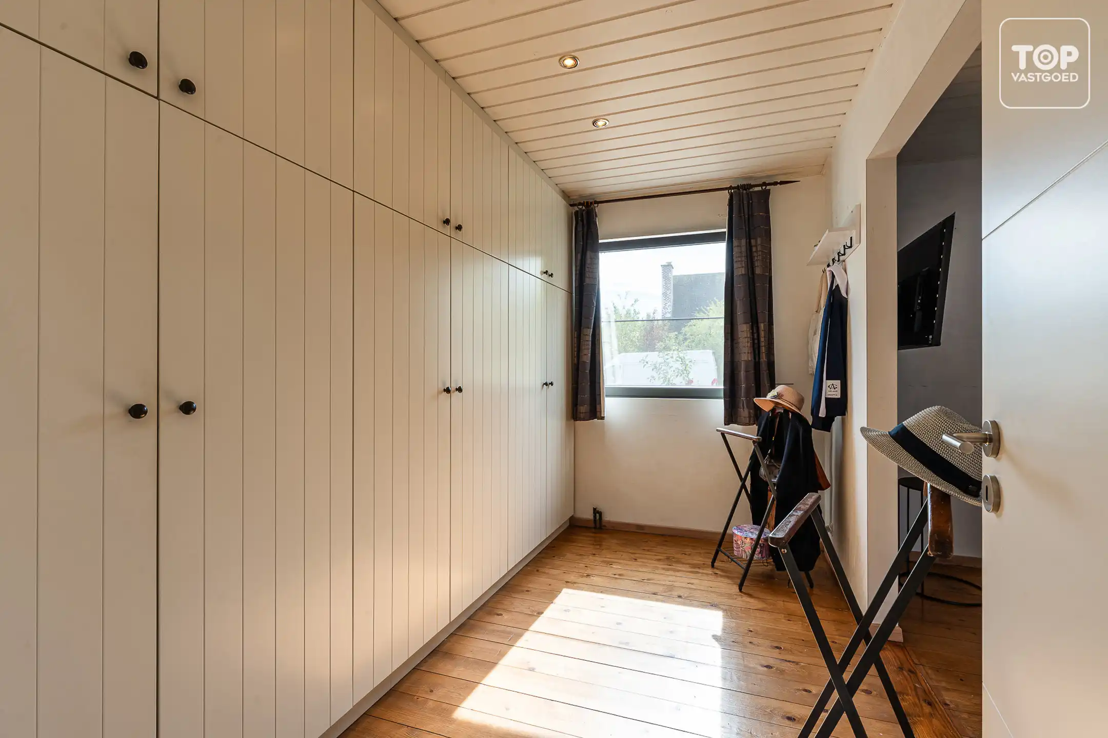 Vrijstaande, instapklare woning met zwembad en zonnige tuin foto 10