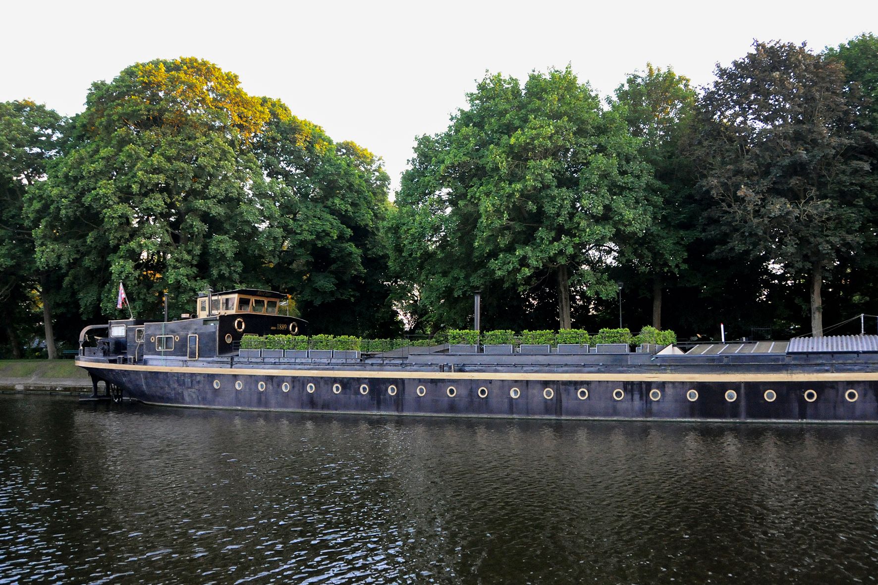   in centrum Brugge SCHIP TE KOOP foto 2