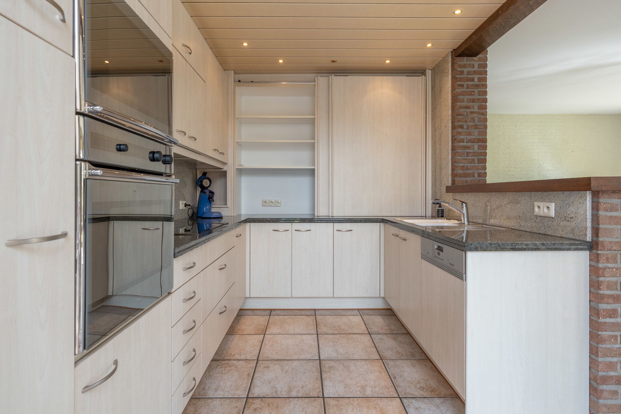 Goed onderhouden villa met 5 slpk's op perceel van 1.060m². foto 15