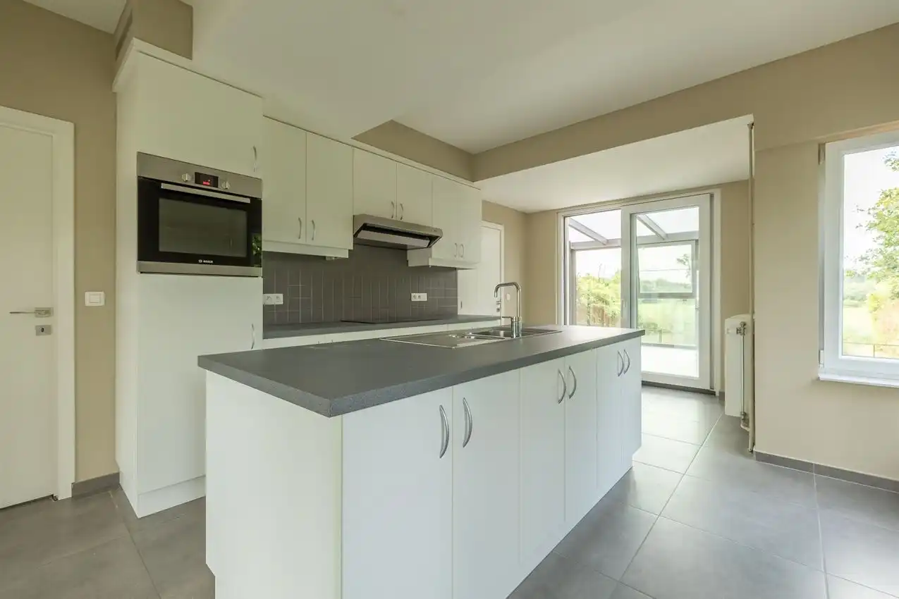 Volledig gerenoveerde woning met 3 slpk., veranda en magnifiek zicht vandaaruit foto 9