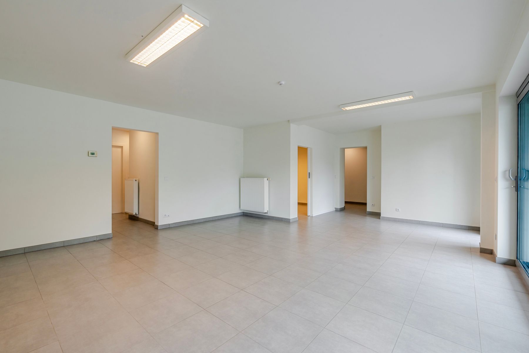 Instapklaar 2 slaapkamer appartement met grote tuin foto 3