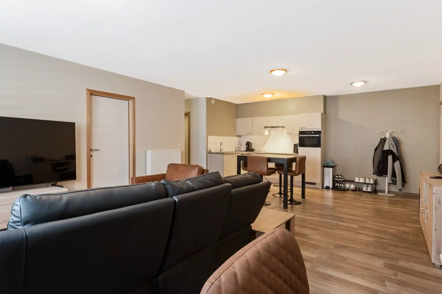 Instapklaar gelijkvloersappartement met 2 slaapkamers! foto 4