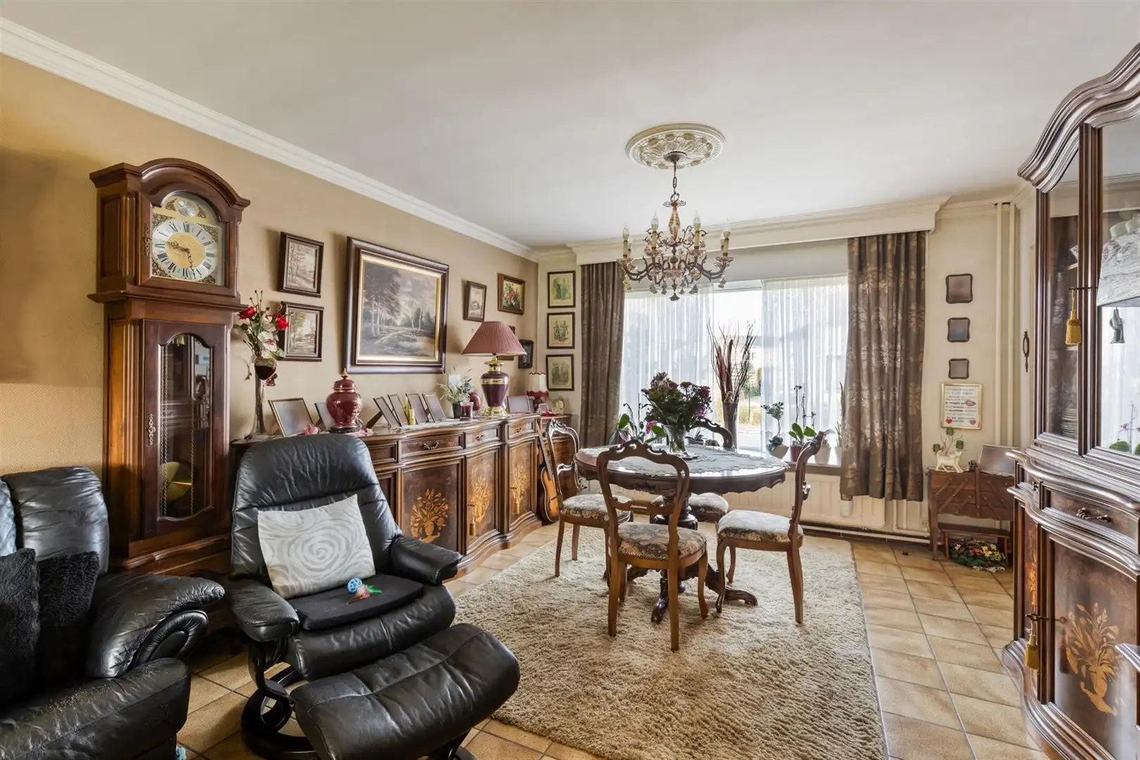 Ruime statige woning in een rustige buurt foto 8