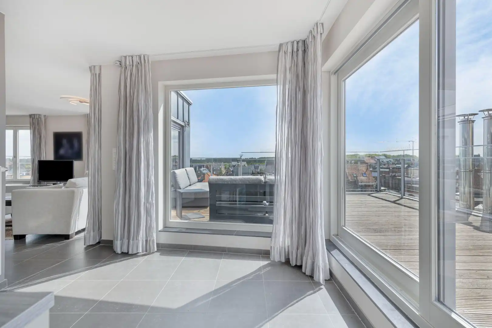 Zongericht Penthouse met zeer ruim terras foto 19