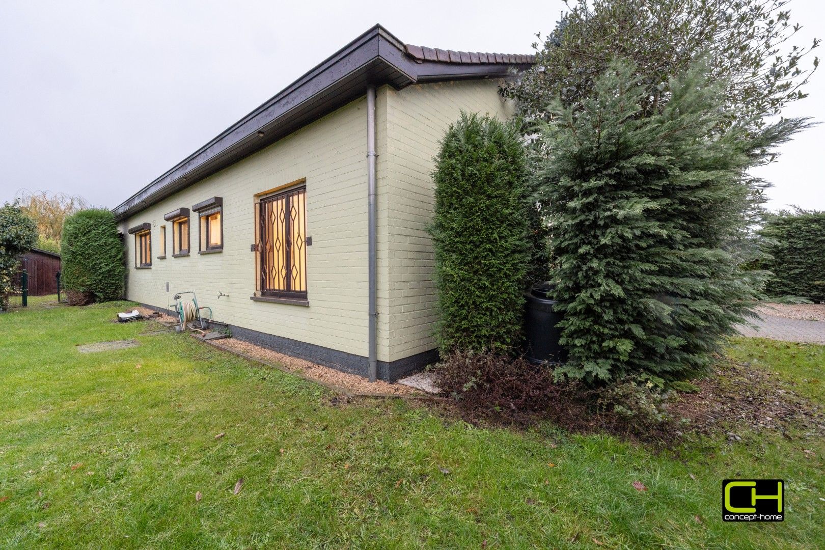 Bungalow woning met twee slaapkamers + bureaukamer te koop in Lievegem foto 18