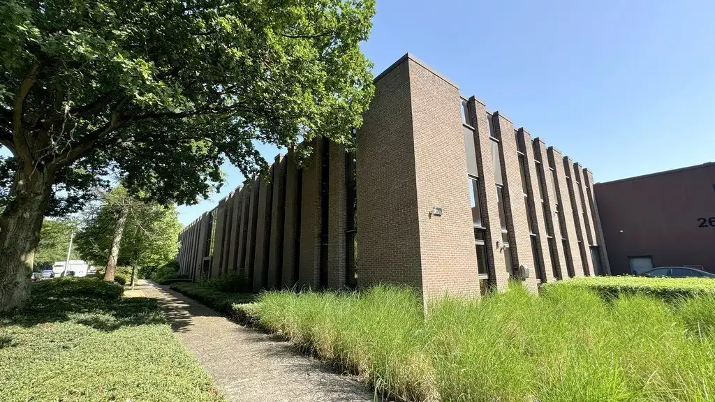 Magazijn met kantoren te huur vlakbij A12 in Wilrijk foto 24