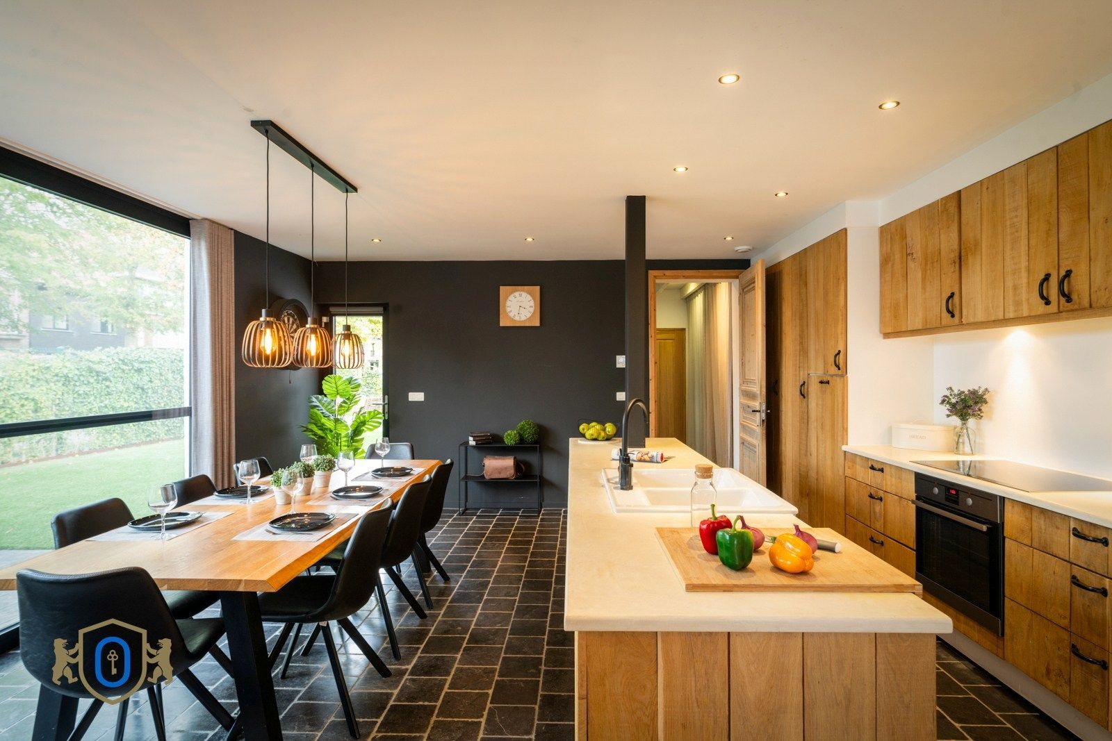 Halfopen 3-slpkr woning met tuin & carport foto 12