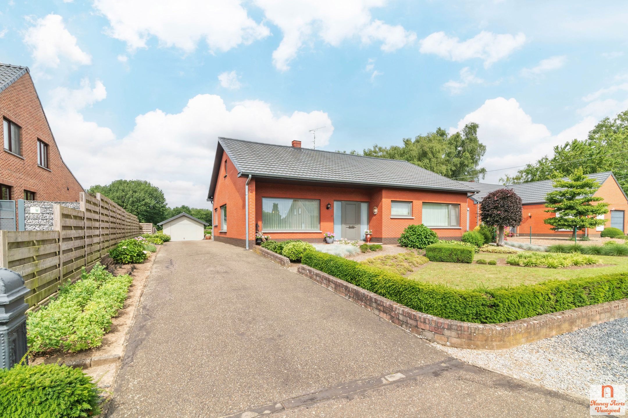 Verzorgde gelijkvloerse woning met zicht op groen in Koersel foto 3