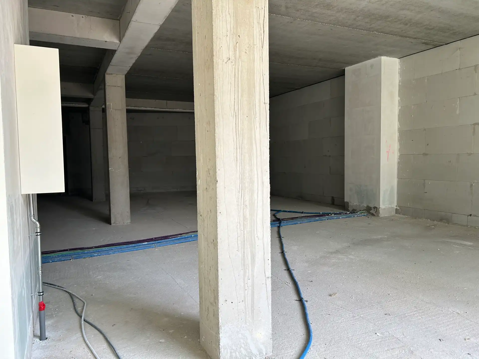 Knap casco handelspand van 184 m² in Residentie "De Voogdij" in het centrum van Mol.  foto 11