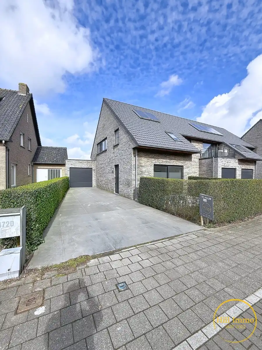 Woning te Dikkebus met garage en 3 slaapkamers foto {{pictureIndex}}