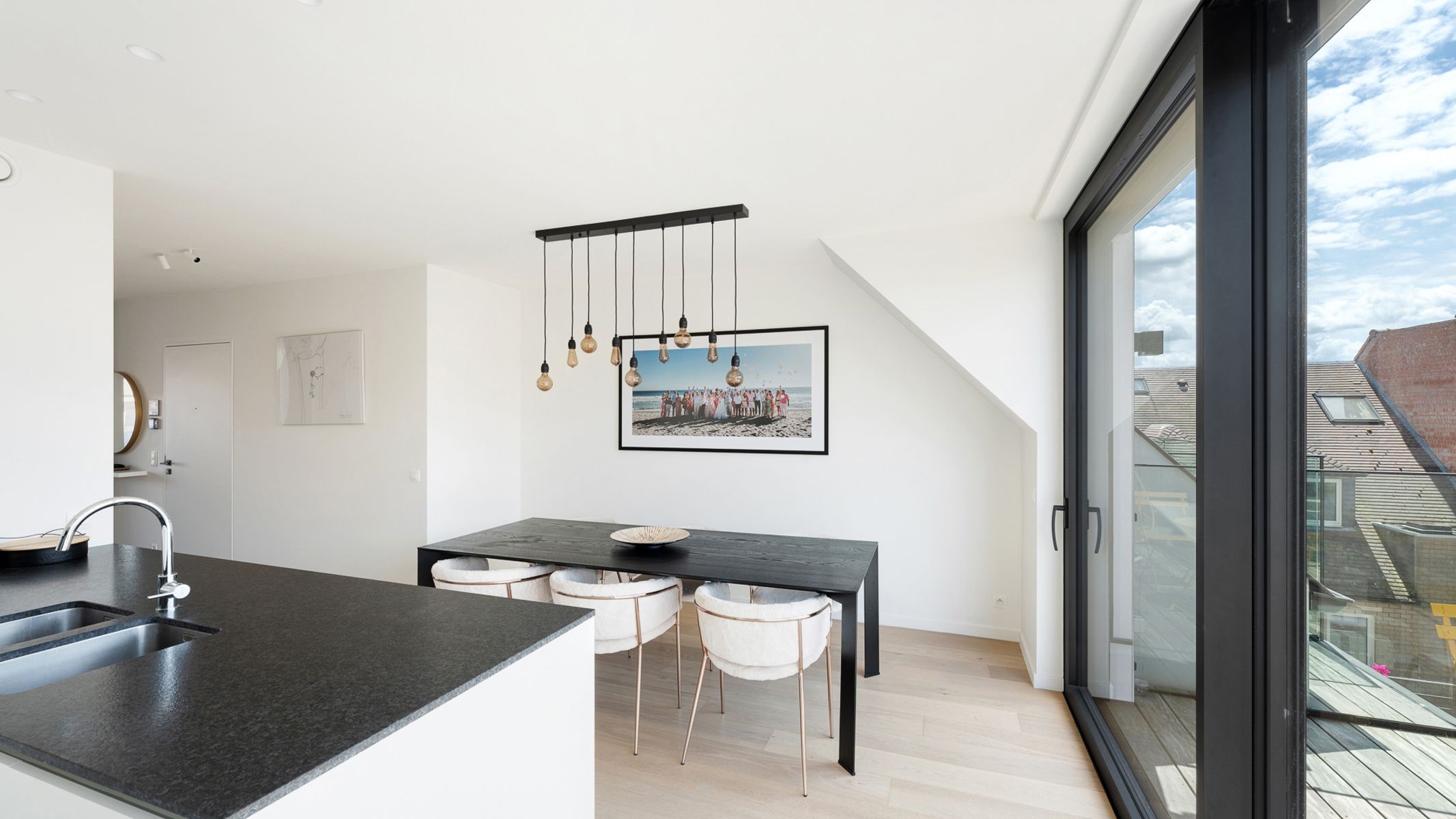 Stijlvol nieuwbouwappartement (2023) met zonneterrassen, op toplocatie vlak bij strand en winkels foto 22
