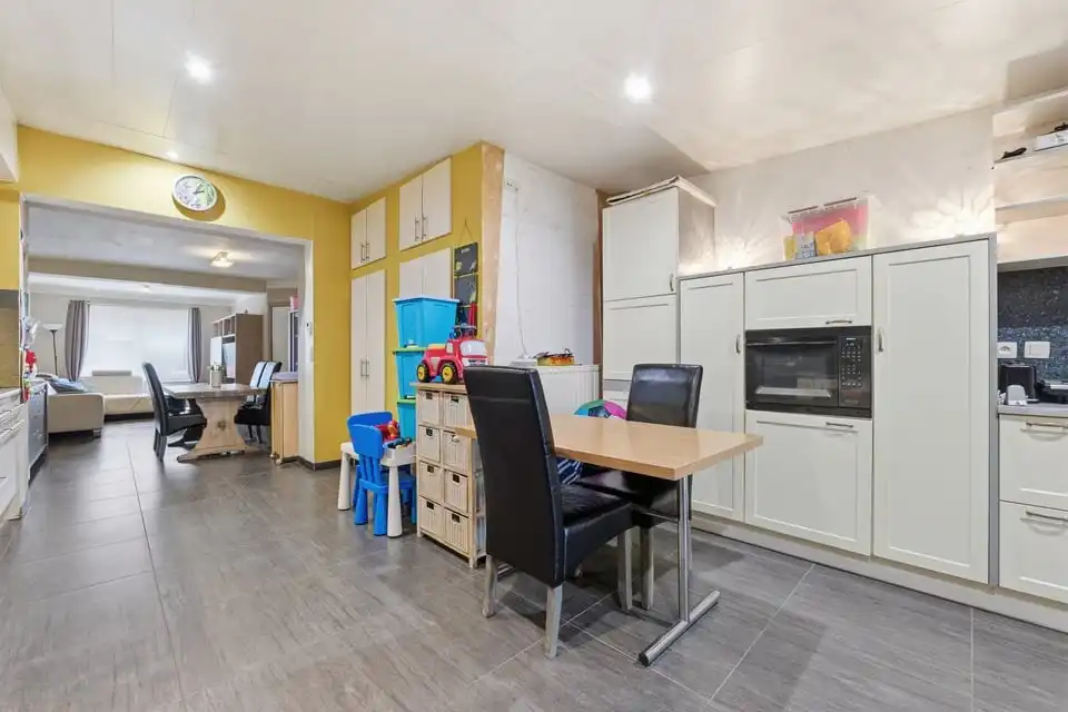 ENERGIEZUINIGE GEZINSWONING MET 3 SLKS, TERRAS EN TUIN IN TONGEREN foto 10