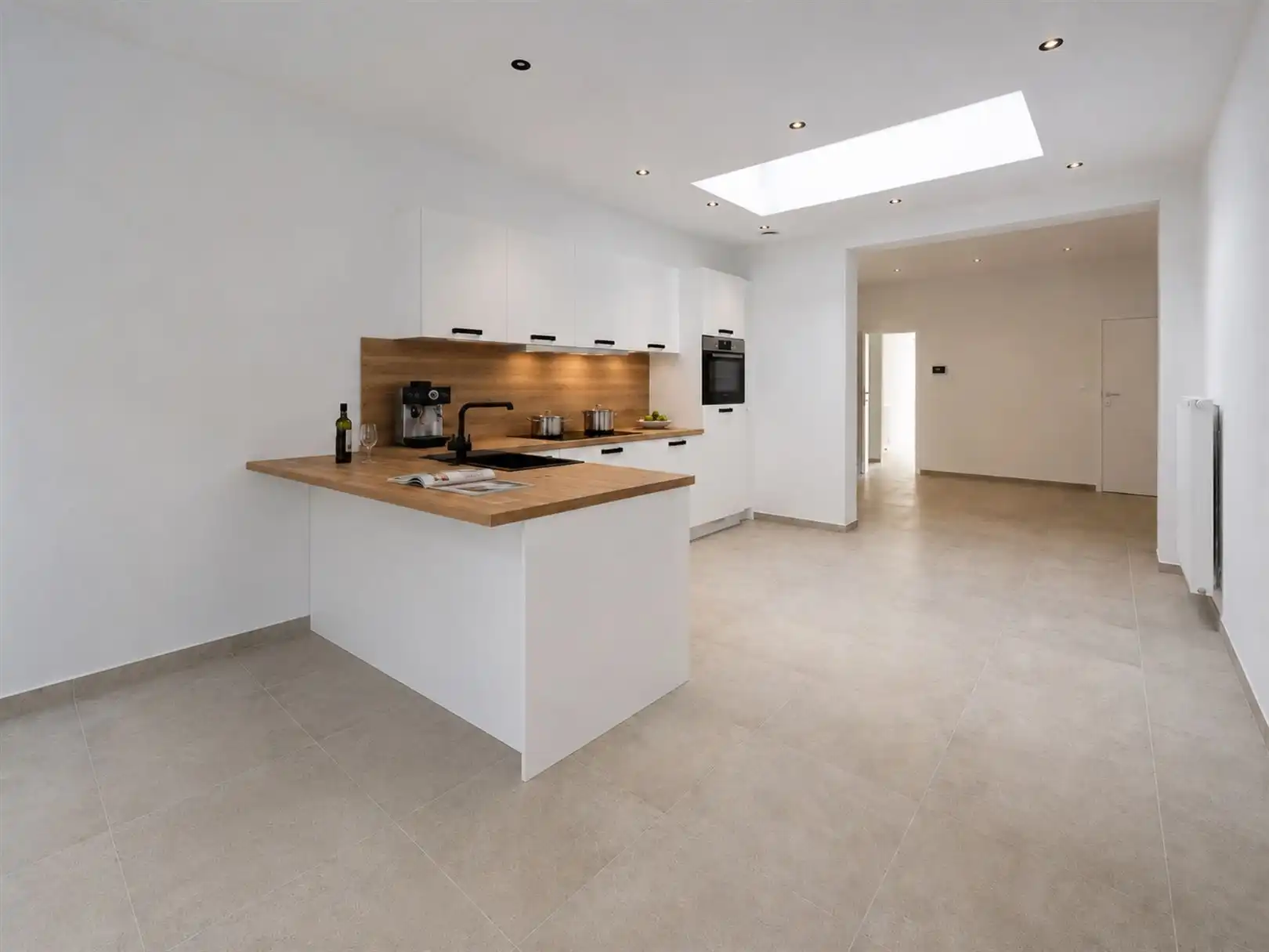 Volledige gerenoveerde woning met 2 slaapkamers foto 17