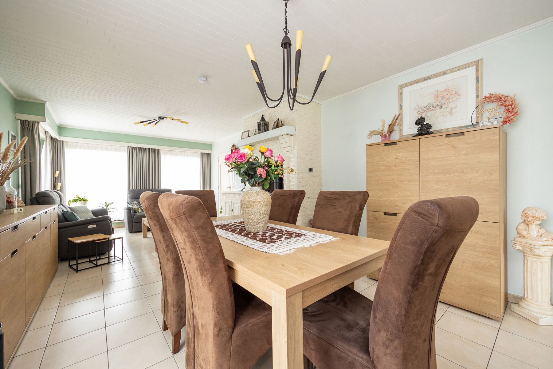 Ruime woning met 4 slks en 2 bdks op 886 m² foto 9