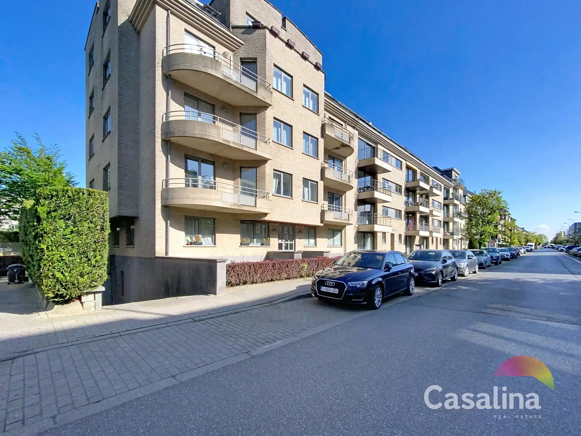 Aan de grens van WOLUWE, 2 slaapkamer appartement met terras foto {{pictureIndex}}