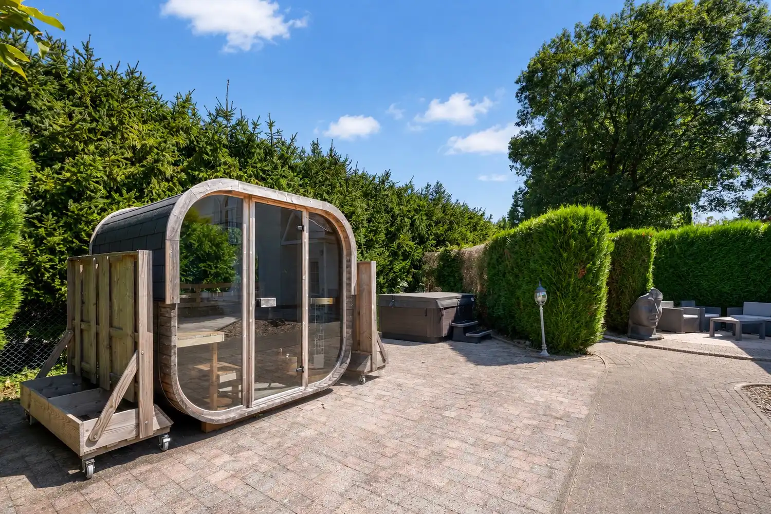 Exclusieve villa met royale leefruimtes op een unieke locatie foto 37