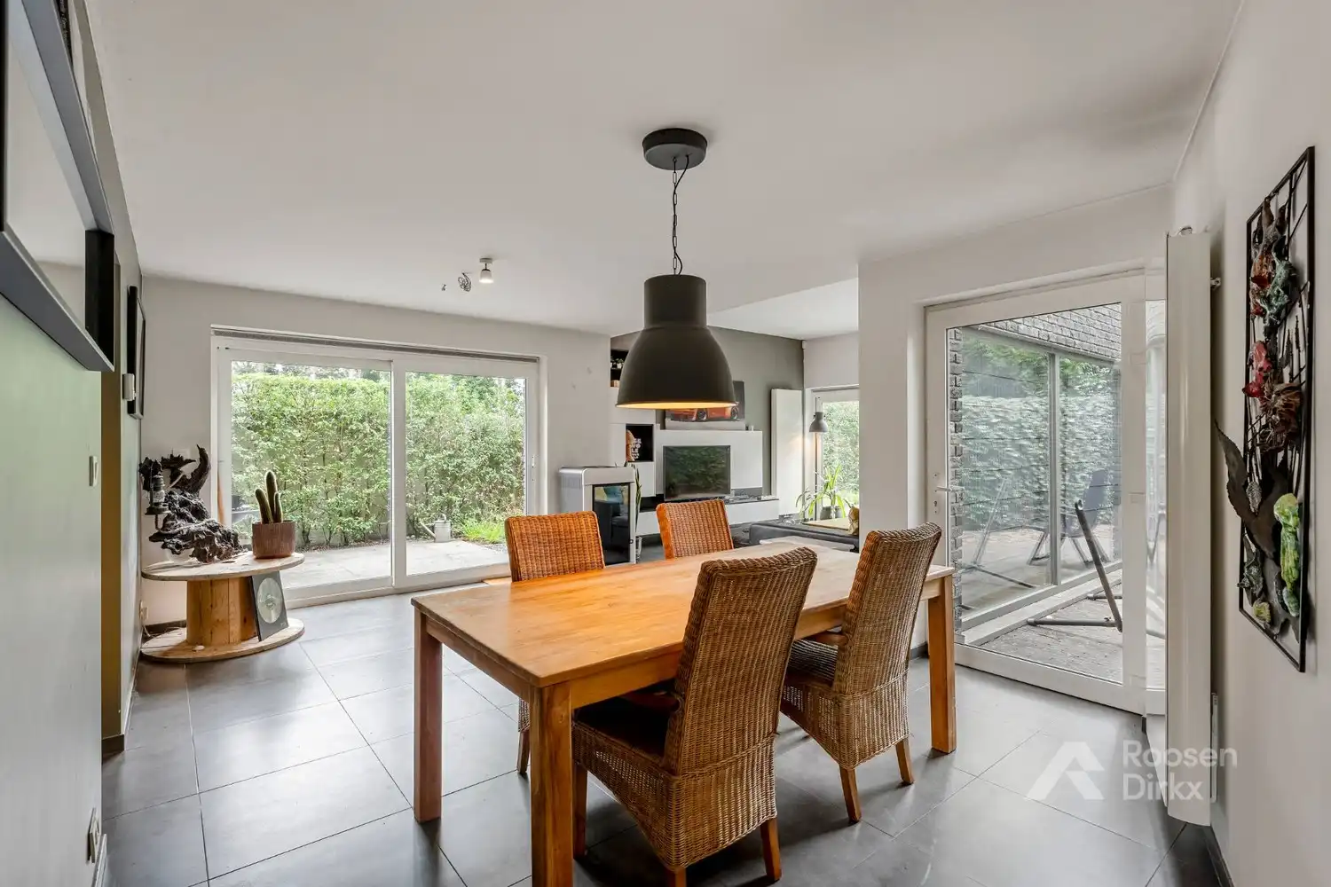 Gezinswoning met stijlvolle architectuur op wandelafstand van natuurgebied foto 14