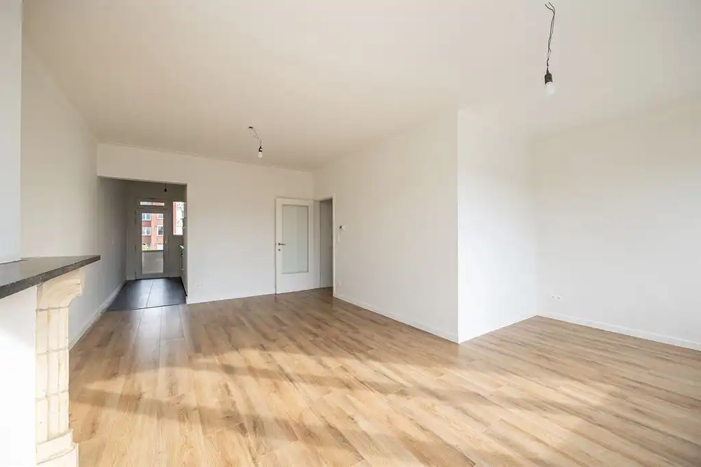 Gerenoveerd appartement met terras foto 3