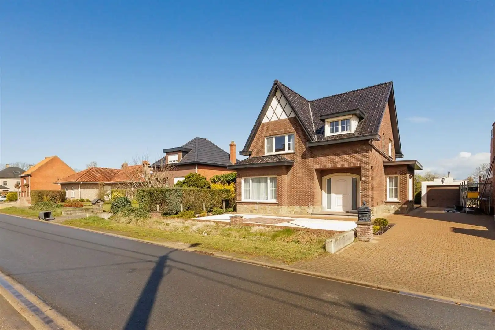 Instapklare woning met garage en tuin! foto 25