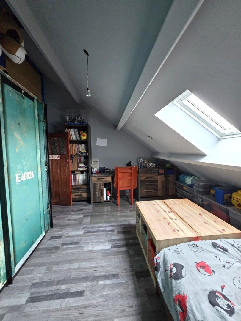 Ruime, nog licht af te werken woning gelegen te Eppegem. foto 12