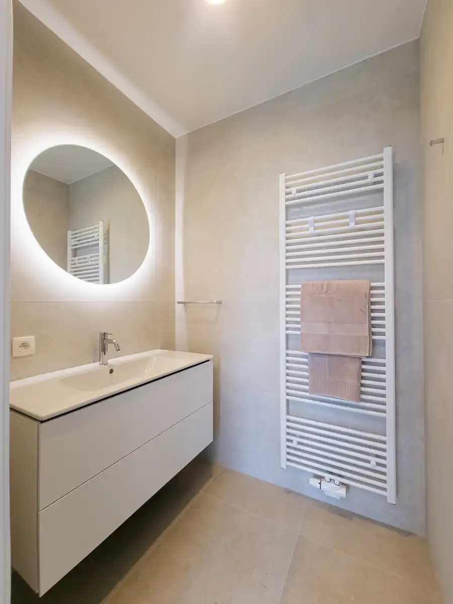 Prachtig gemeubeld 2-slaapkamer appartement met mooi terras foto 14