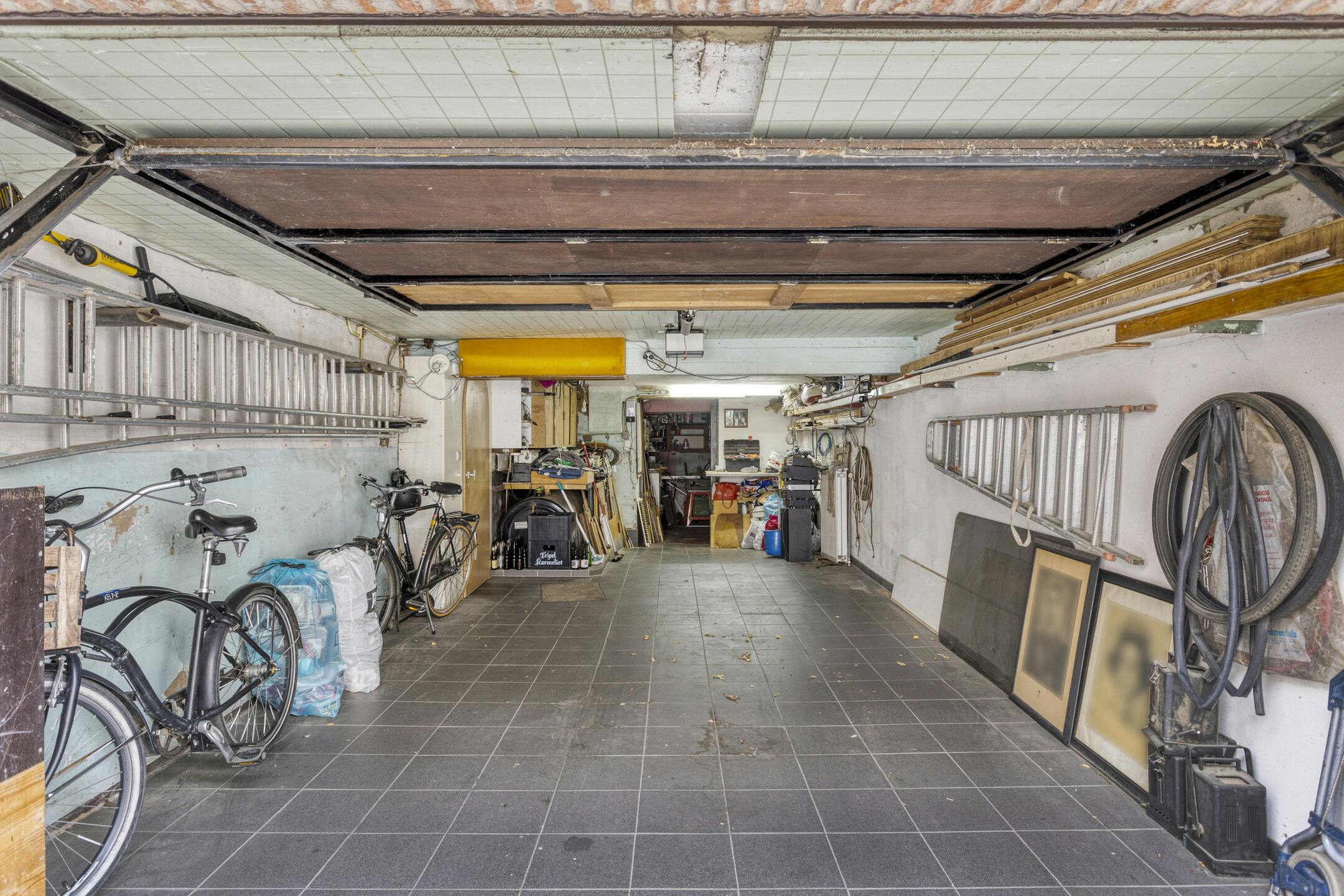 Opbrengsteigendom met garage en 3 appartementen te koop foto 23