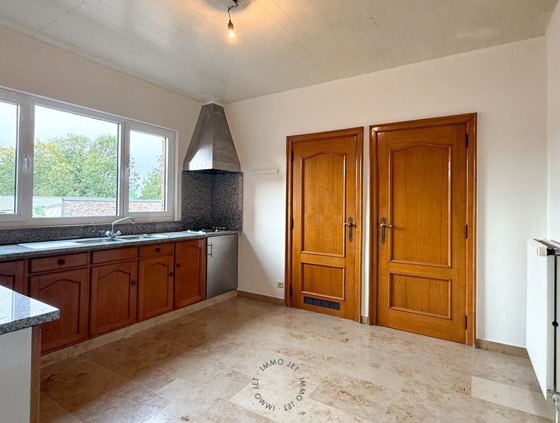 Ruim duplex appartement met 2 slaapkamers nabij centrum Beveren foto 8