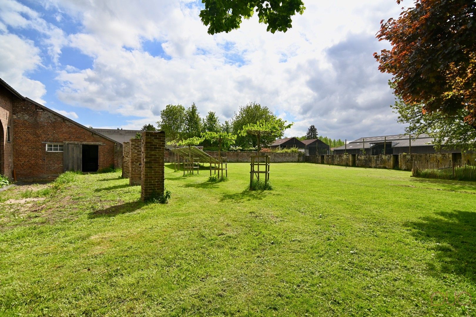 Exclusieve charmante vierkantshoeve in Gingelom met 5 slaapkamers,  drie afzonderlijke vakantiewoningen, grote schuur en achterliggende weide foto 68
