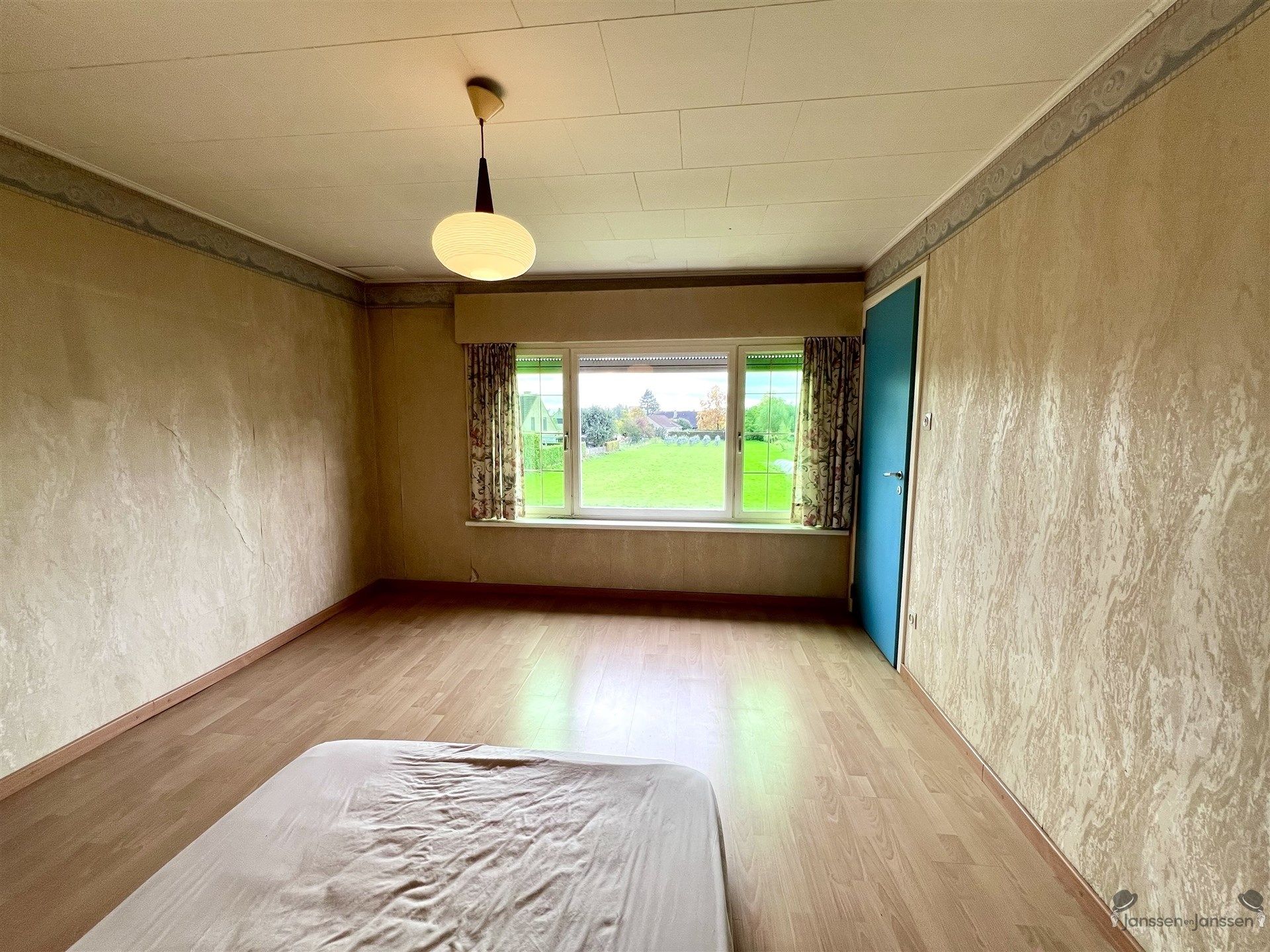 Te renoveren vrijstaande woning foto 13