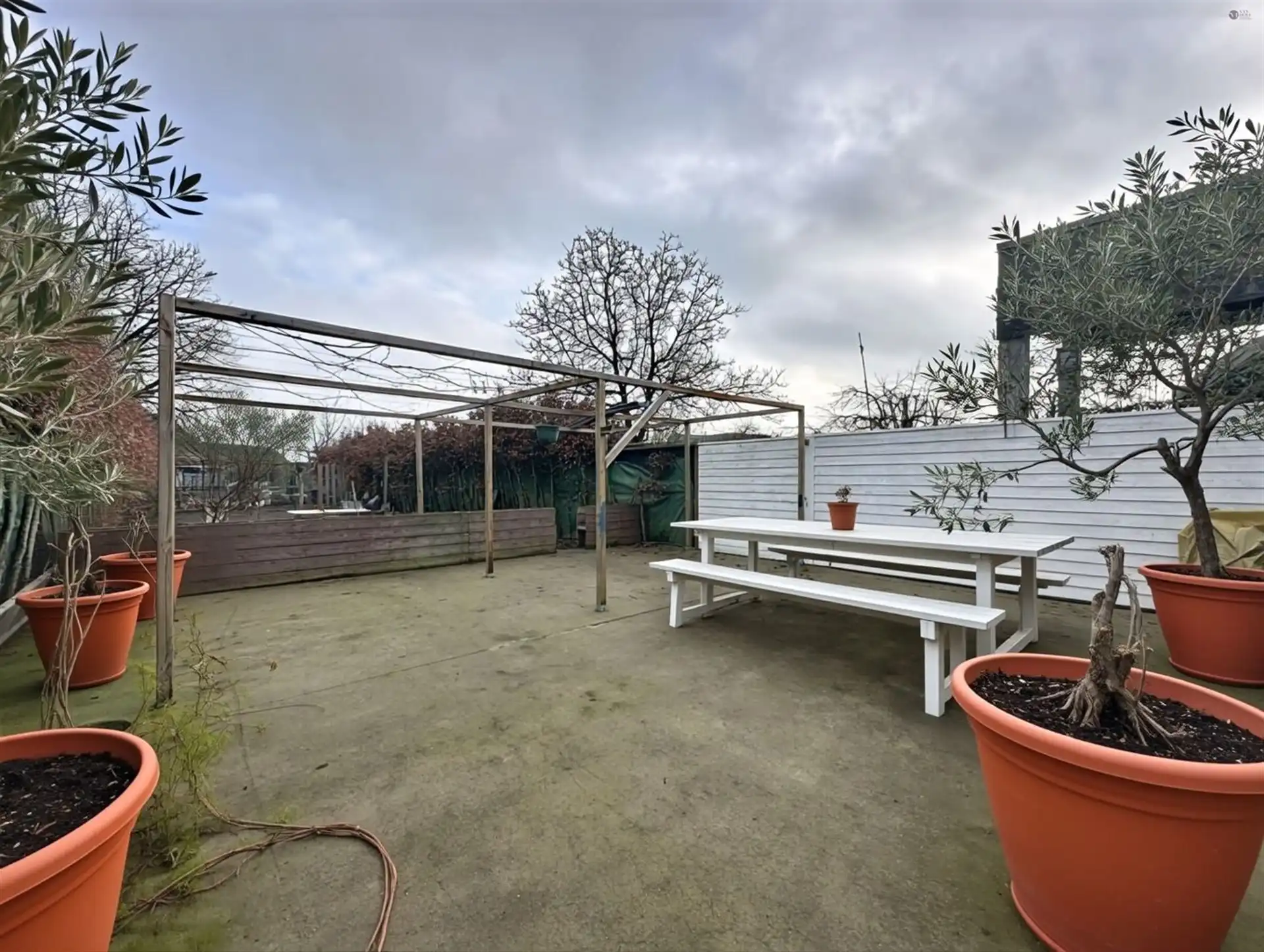 Ruime gezinswoning met 4 slaapkamers en 3 badkamers op perceel van 646m²! foto 19