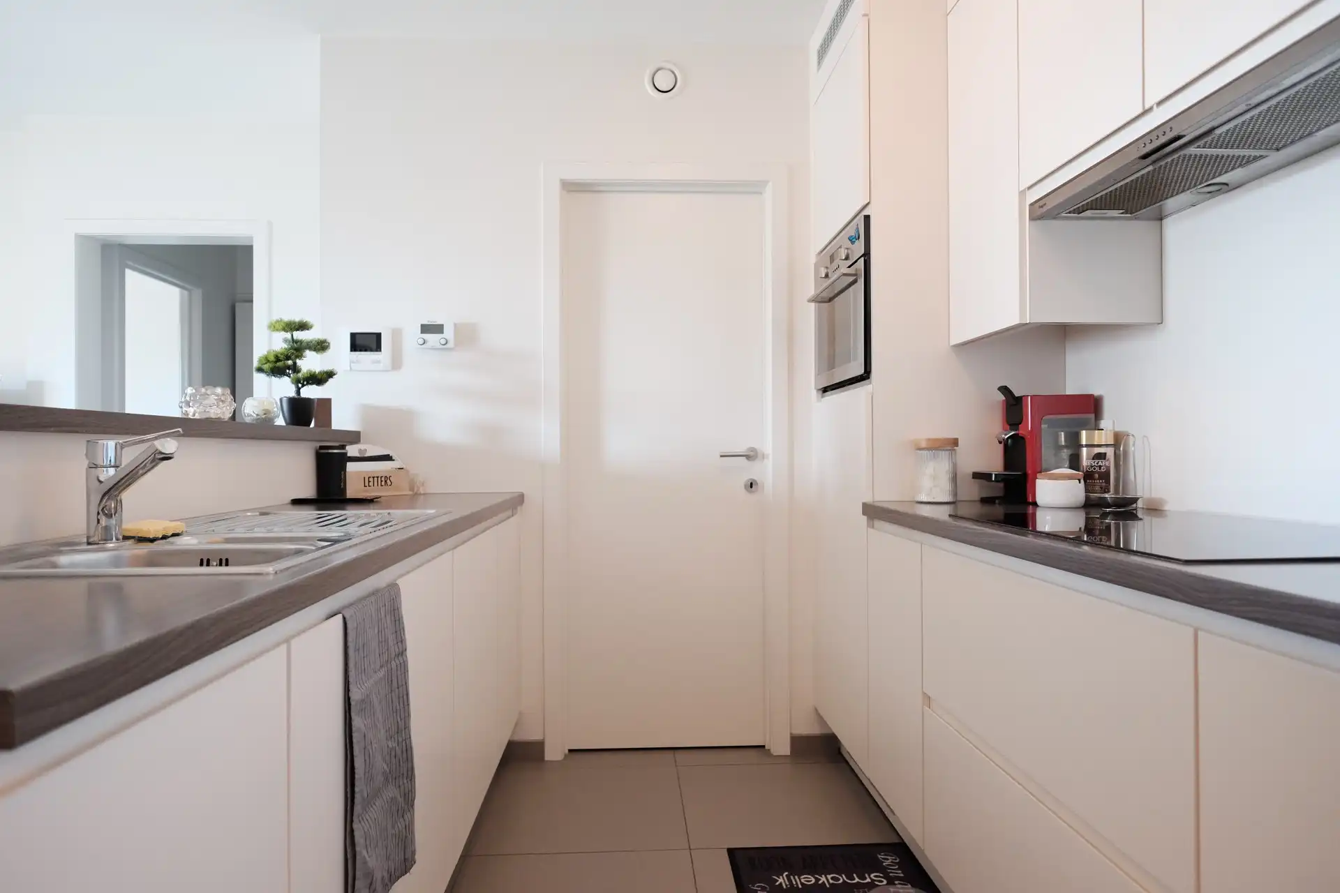 Instapklaar appartement met terras en parkeerplaats – ideale belegging in Izegem foto 8