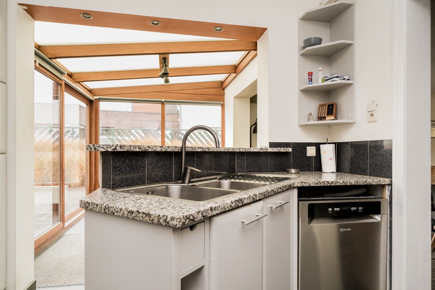 Halfopen bebouwing met ruime garage en prachtig uitzicht op de velden foto 12