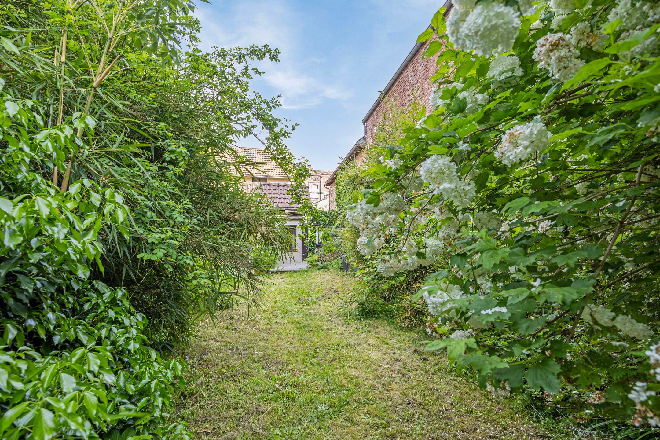 Karaktervol, te renoveren project: tot 5 kamers met tuin foto 27