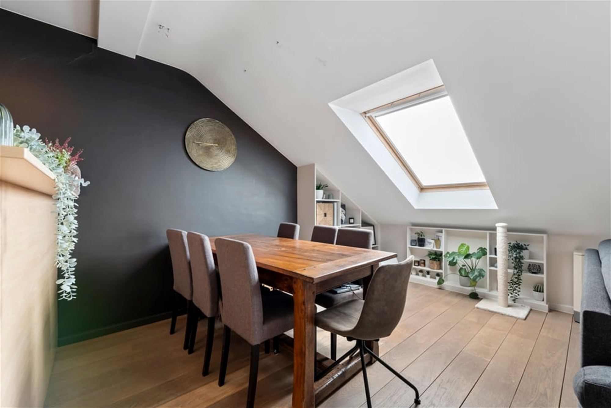 GEZELLIG 2 SLK APPARTEMENT MET STAANPLAATS IN HET CENTRUM VAN SINT-TRUIDEN  foto 7