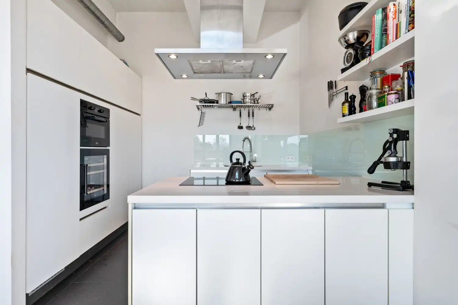 Stijlvolle loft met 2 slaapkamers en ondergrondse staanplaats te Antwerpen! foto 9