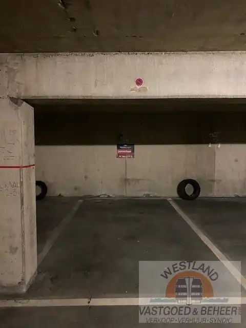 Ondergrondse parkeerplaats in het centrum van Nieuwpoort - Bad foto {{pictureIndex}}