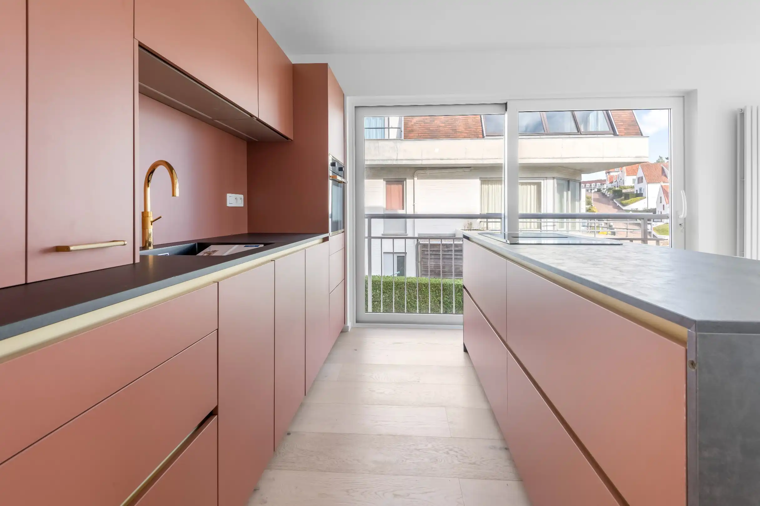 Zuidgericht hoekappartement in een villa residentie met open zicht gelegen op 100 meter van de Zeedijk foto 9