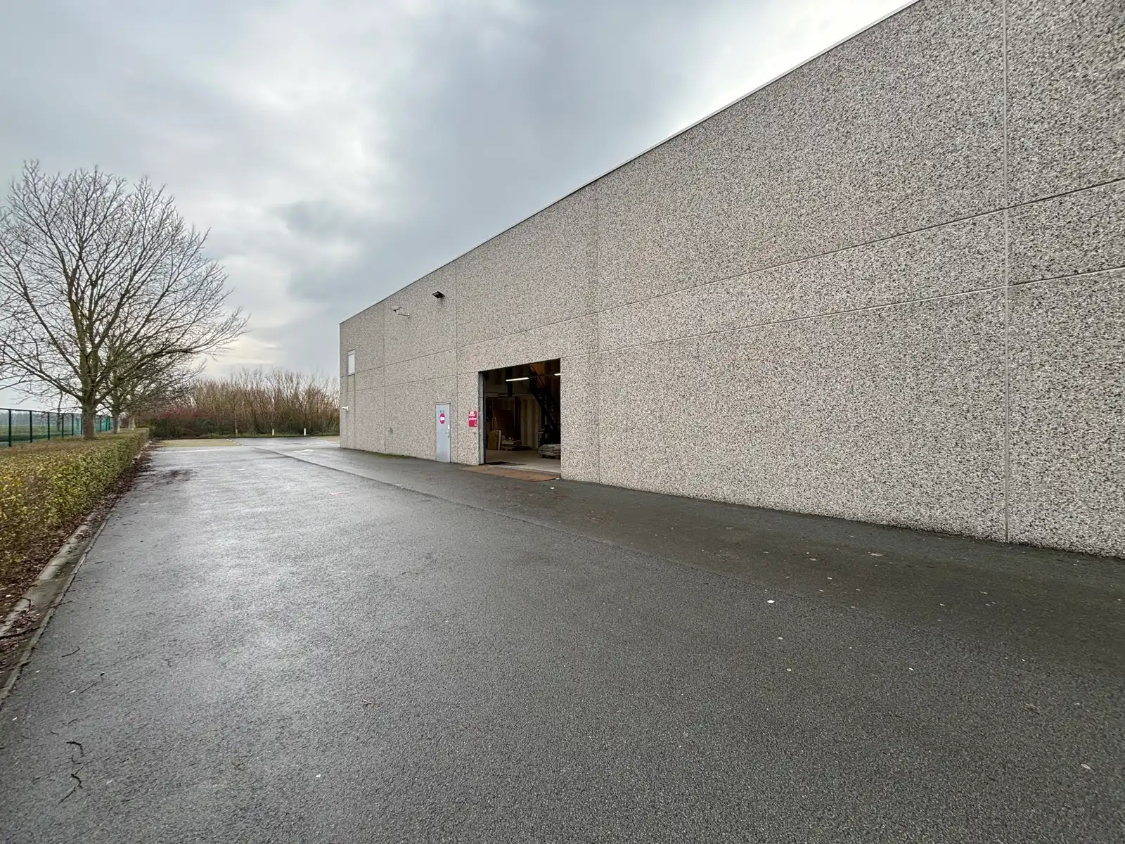 Baanwinkel van 1.700 m² te huur in Oostende foto 7