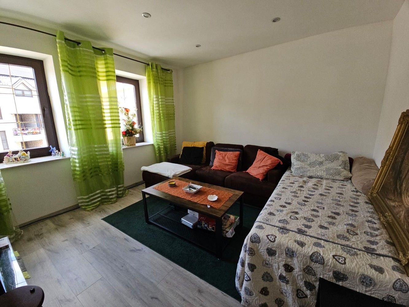 Ruime woning met tuin, 4 slaapkamers en 2 garages foto 11