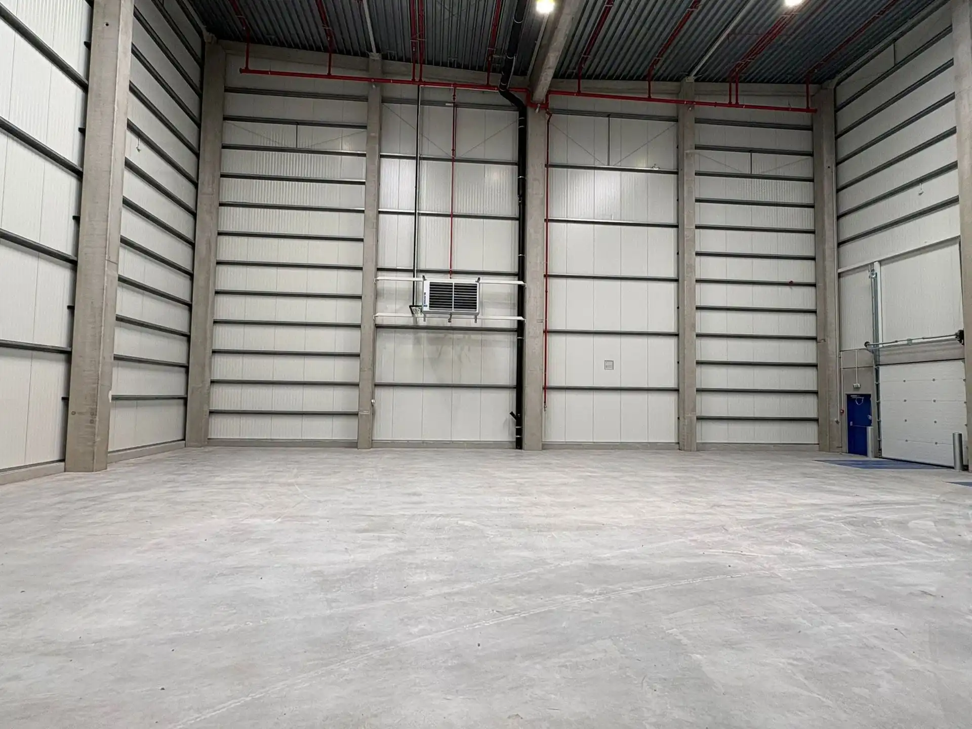 Nieuwbouw magazijn van 6.444m² met 5 los- en laadkades te huur. foto 10