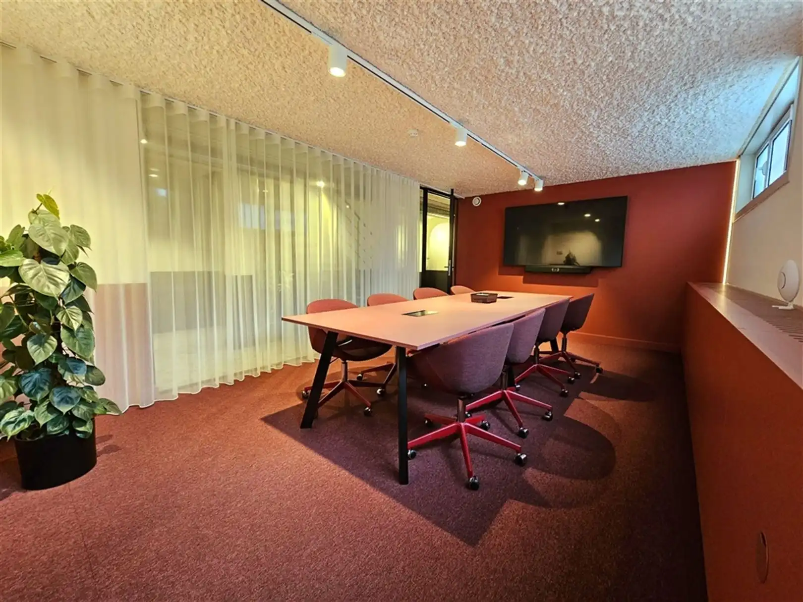 Moderne full service kantoren langs Brugsevaart foto 3