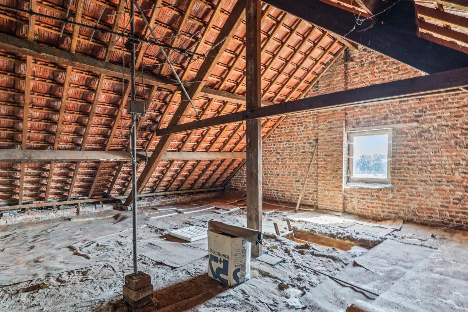WONING MET TUIN IN DOODLOPENDE STRAAT foto 22