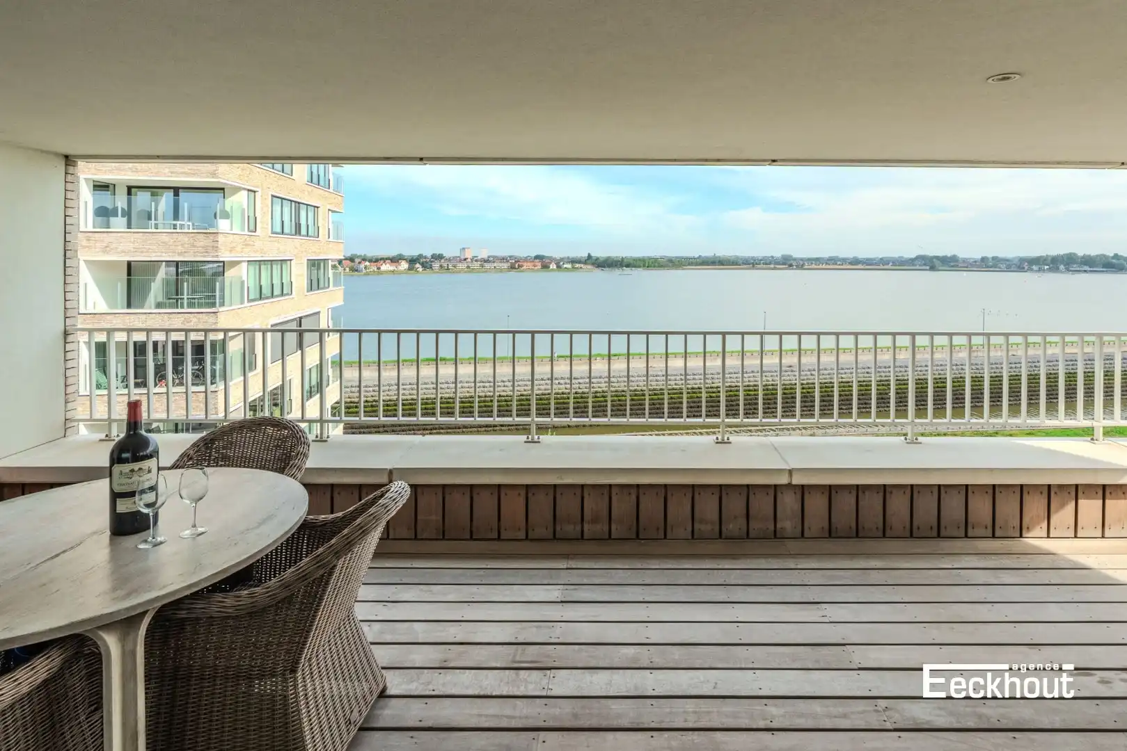 Zeer ruime penthouse (124m²) met 2 terrassen, 3 ruime slaapkamers en een uitnemend uitzicht aan de Spuikom! foto 5