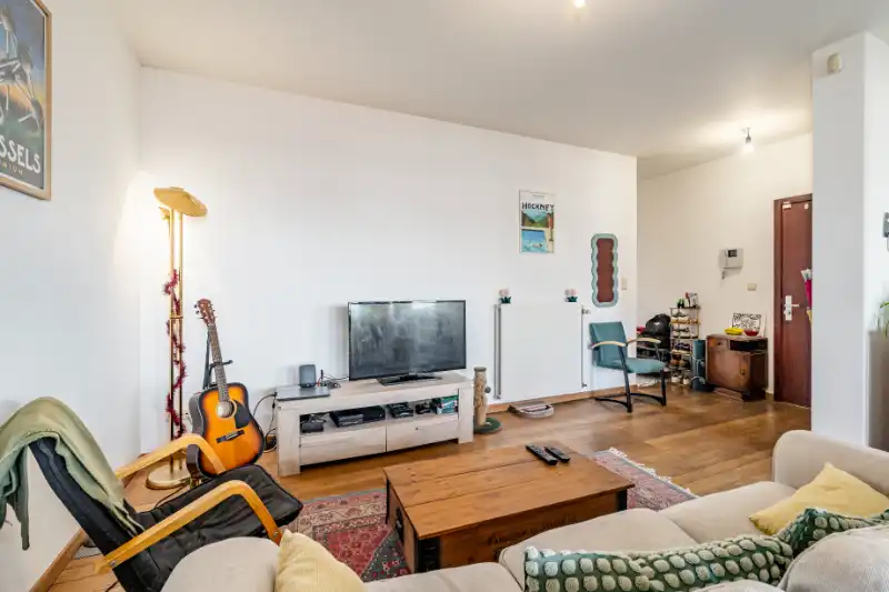 --- NIEUW --- Gunstig gelegen lichtrijk appartement met 2 slaapkamers. foto 2