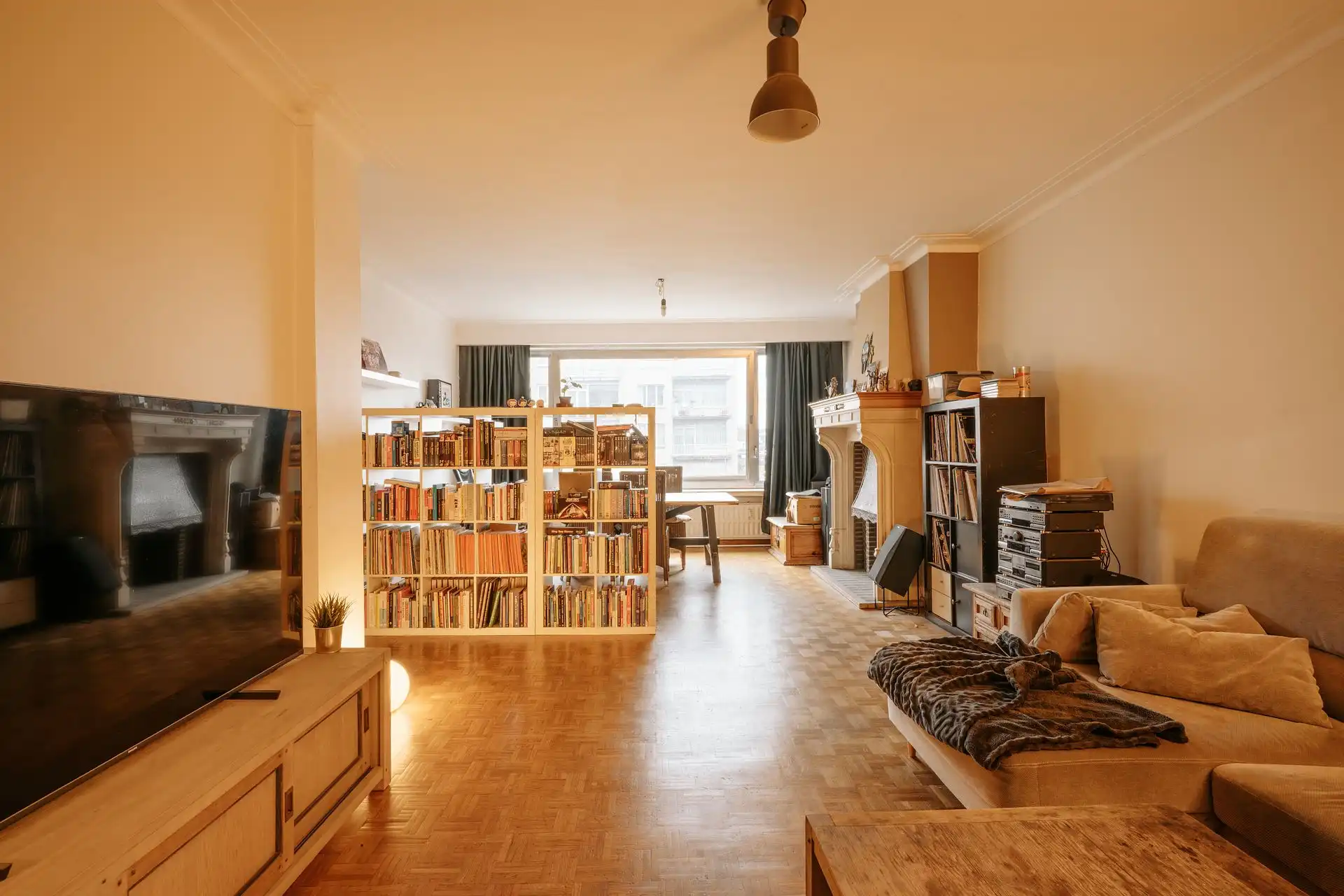 Karaktervol appartement met 2 kamers en dressing-bureau foto 5