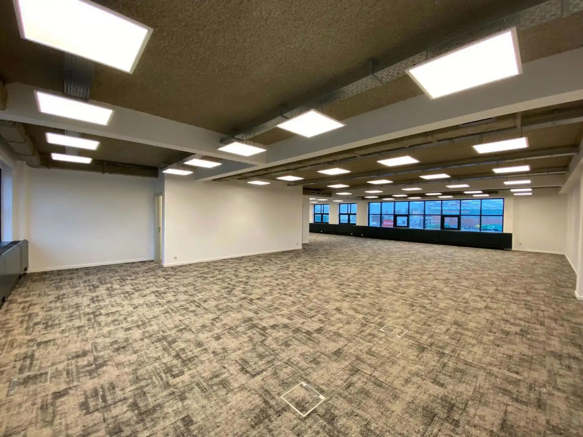 Moderne en strategisch gelegen kantoorruimte in Deurne foto 6