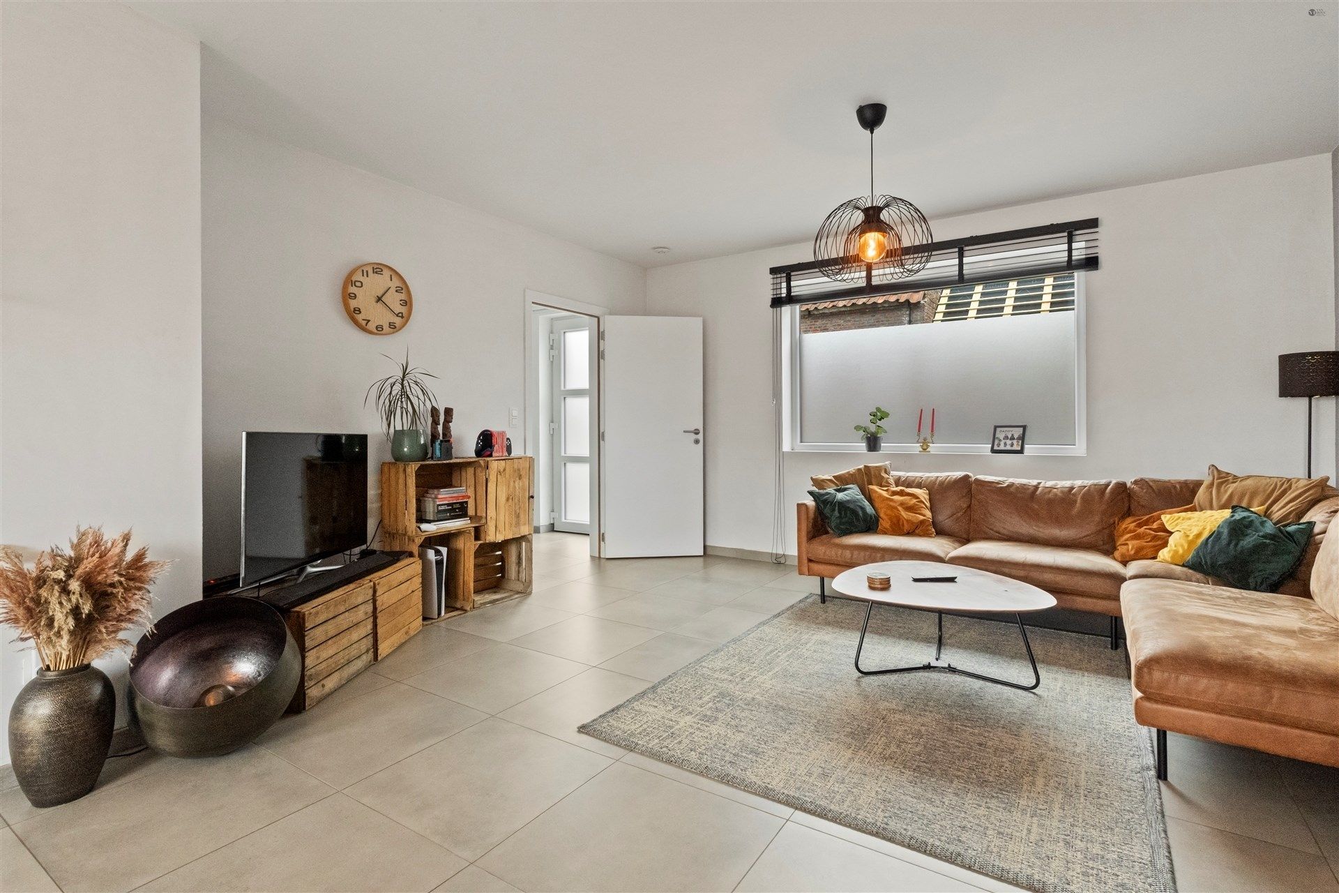 Recente woning, 5 slaapkamers, met garage en staanplaats. foto 5