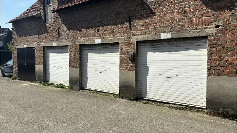 Garagebox te huur in Sint-Pieters Brugge foto 3